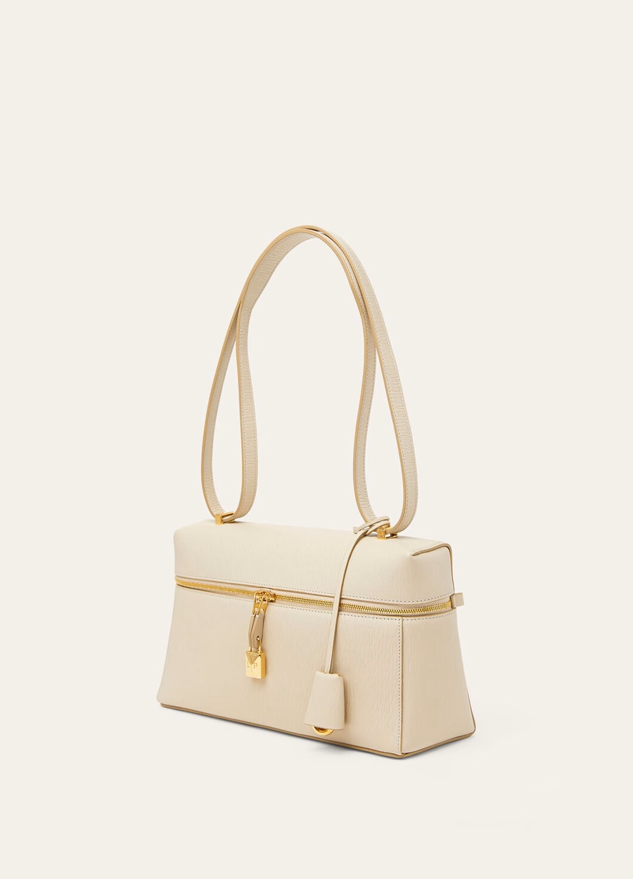 Bolso adicional L27 de piel de becerro color travertino claro/oro sol.