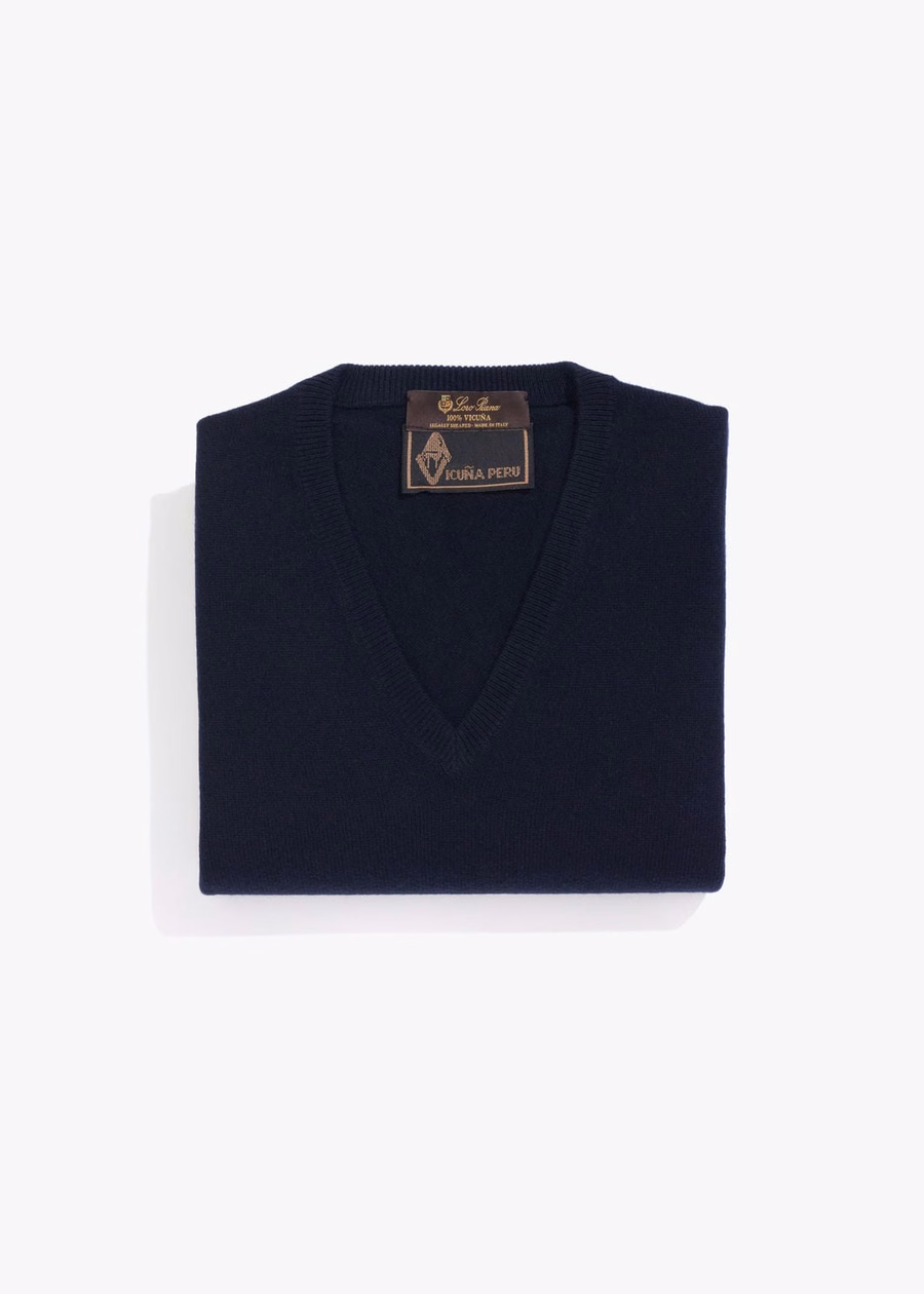 Vicuña clásica cuello pico azul marino