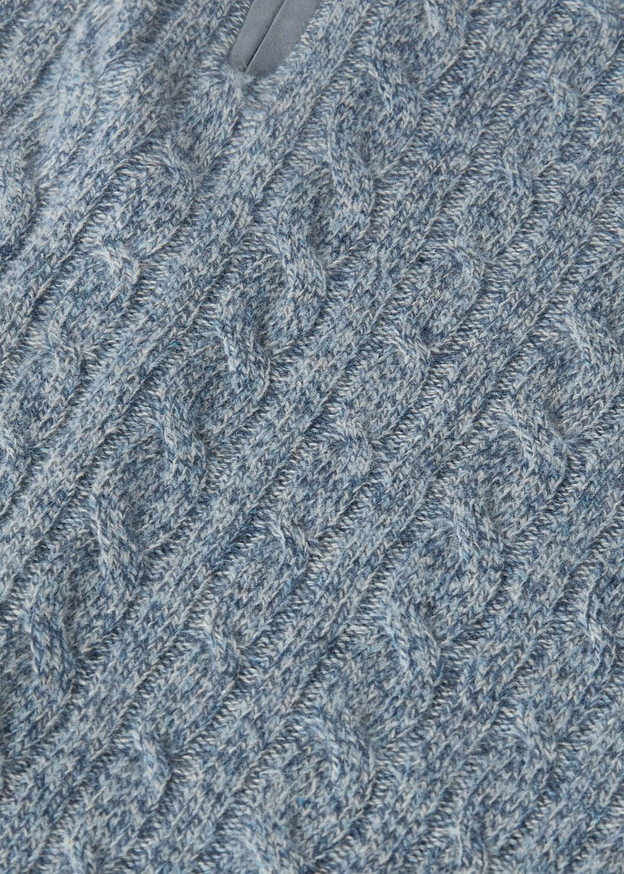 Jersey de cachemir Treccia Baby color marfil con encaje, azul celeste y verde azulado jaspeado.