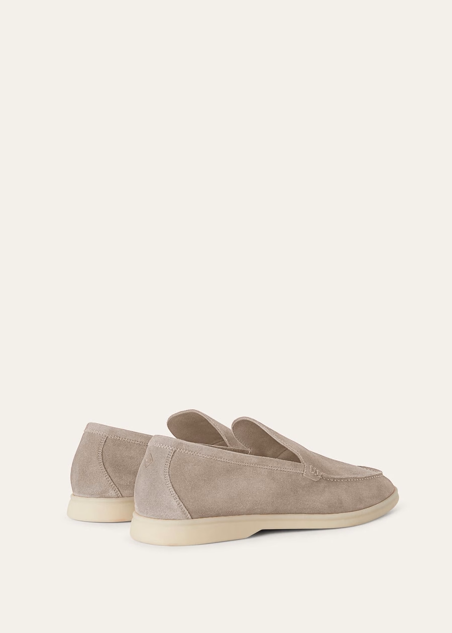 Mocasines Summer Walk de ante clásico color beige.