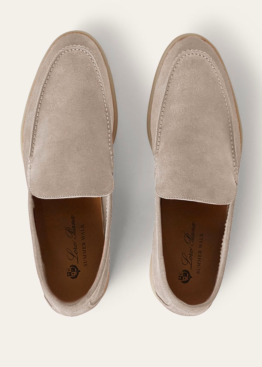Mocasines Summer Walk de ante clásico color beige.