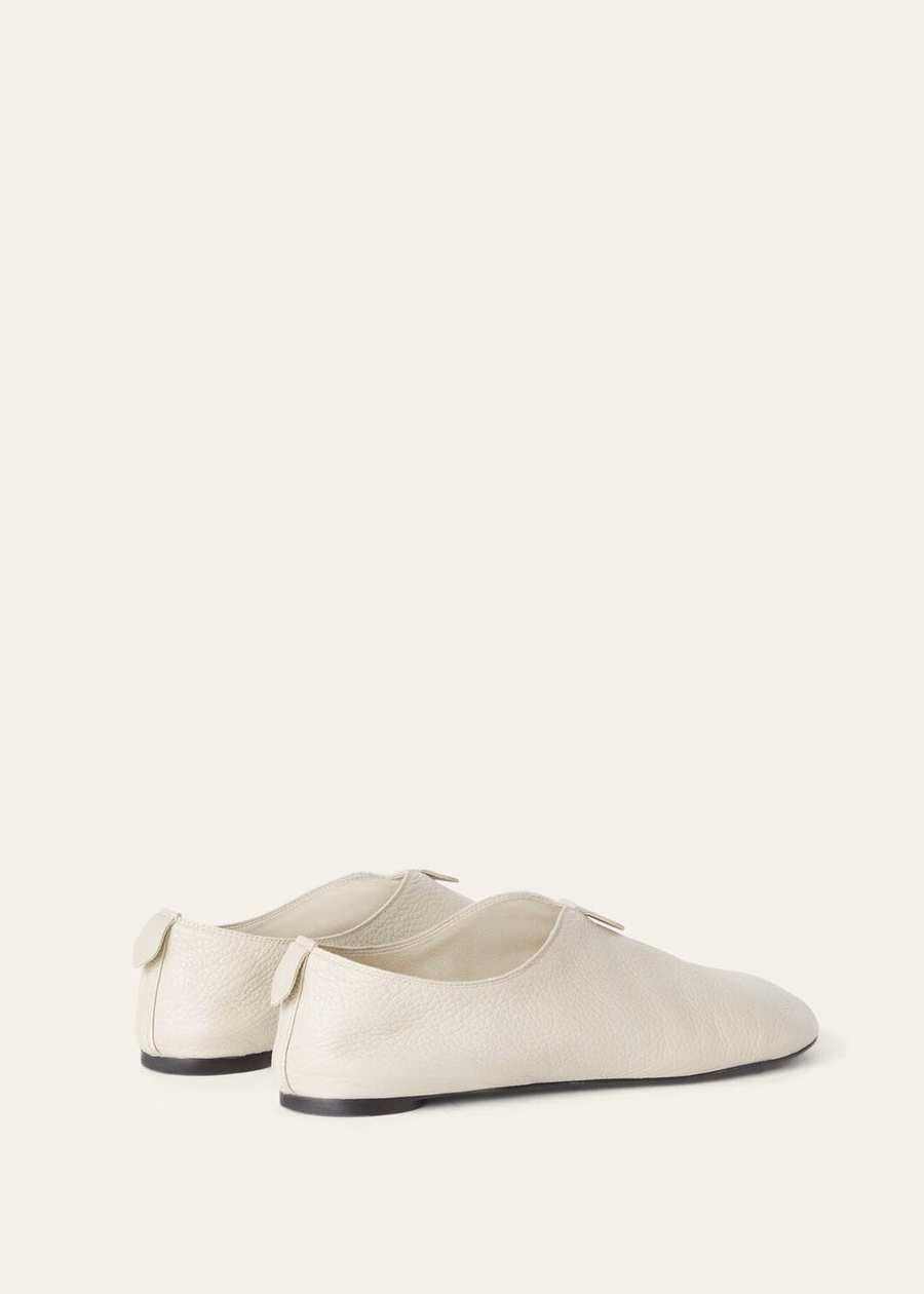 Mocasines planos flotantes de ante color crema y piel sintética