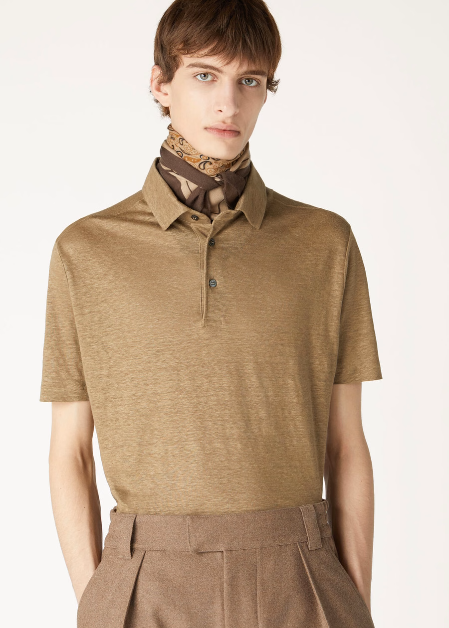 Polo de lino color caqui empolvado