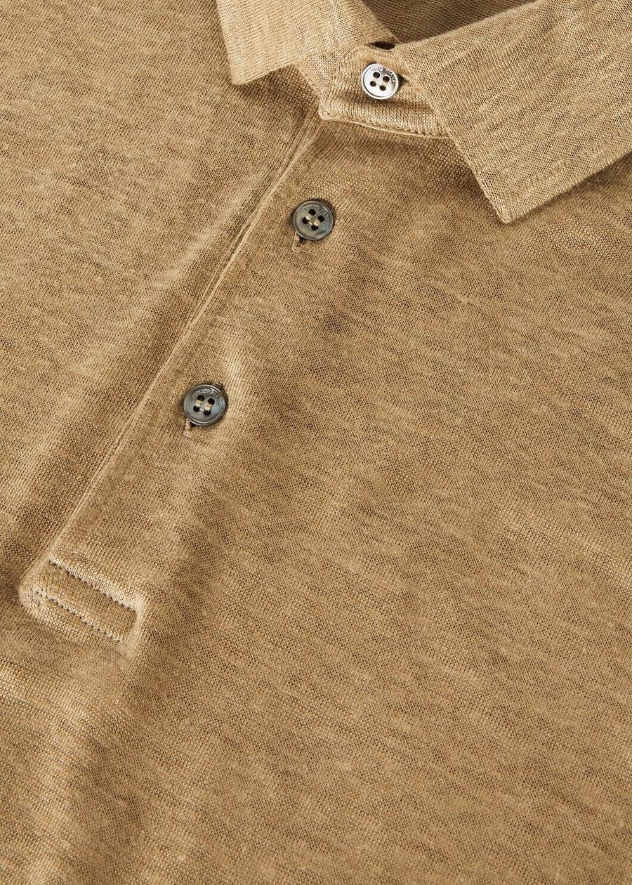 Polo de lino color caqui empolvado