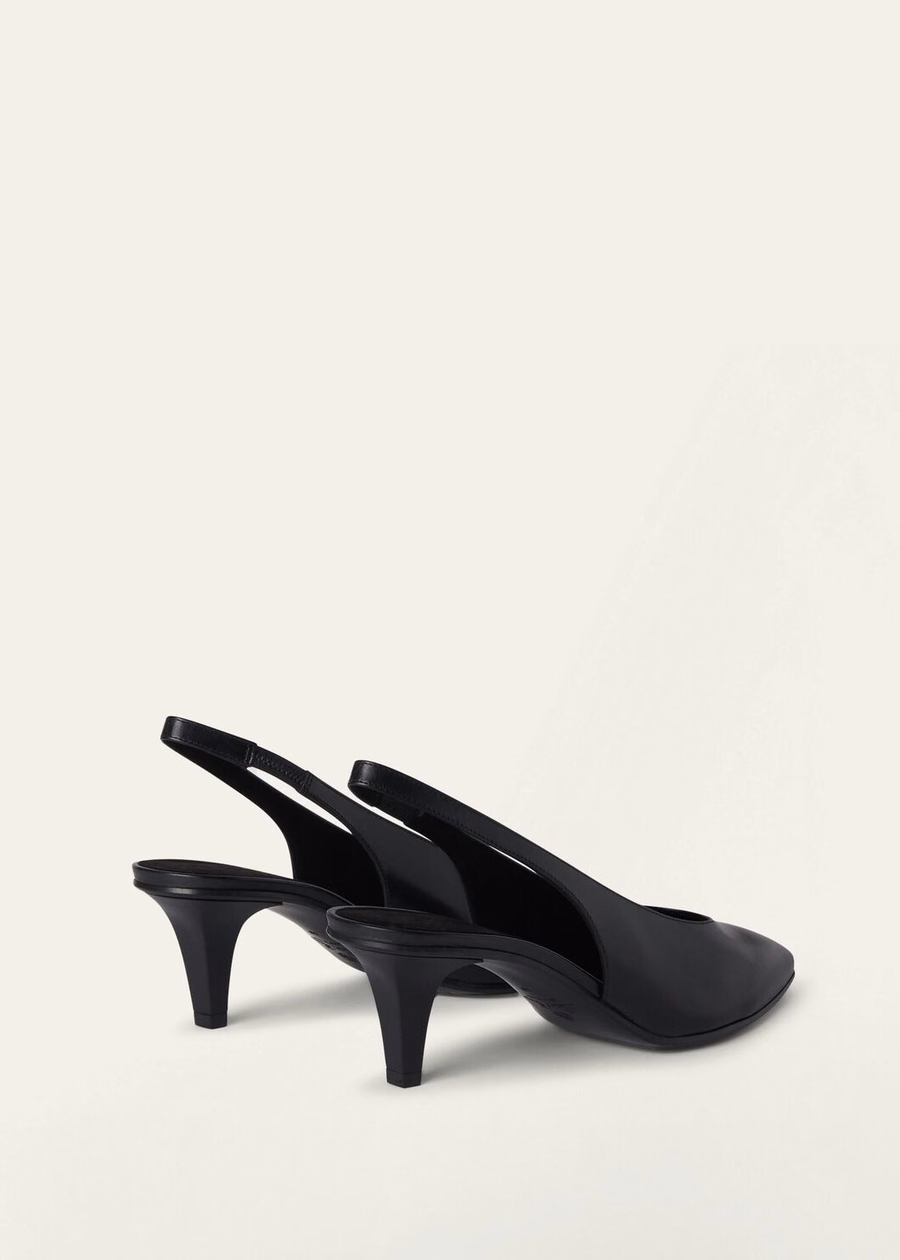 Sandalias Rebecca con tira trasera, de piel de becerro negra.