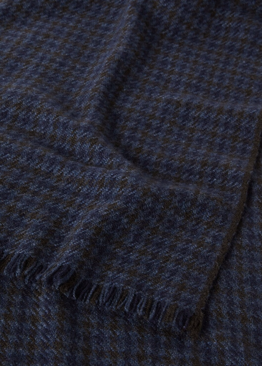 Bufanda de cachemir Gordounstoun Baby, color zafiro/madera oscura/mezcla de noche astral.
