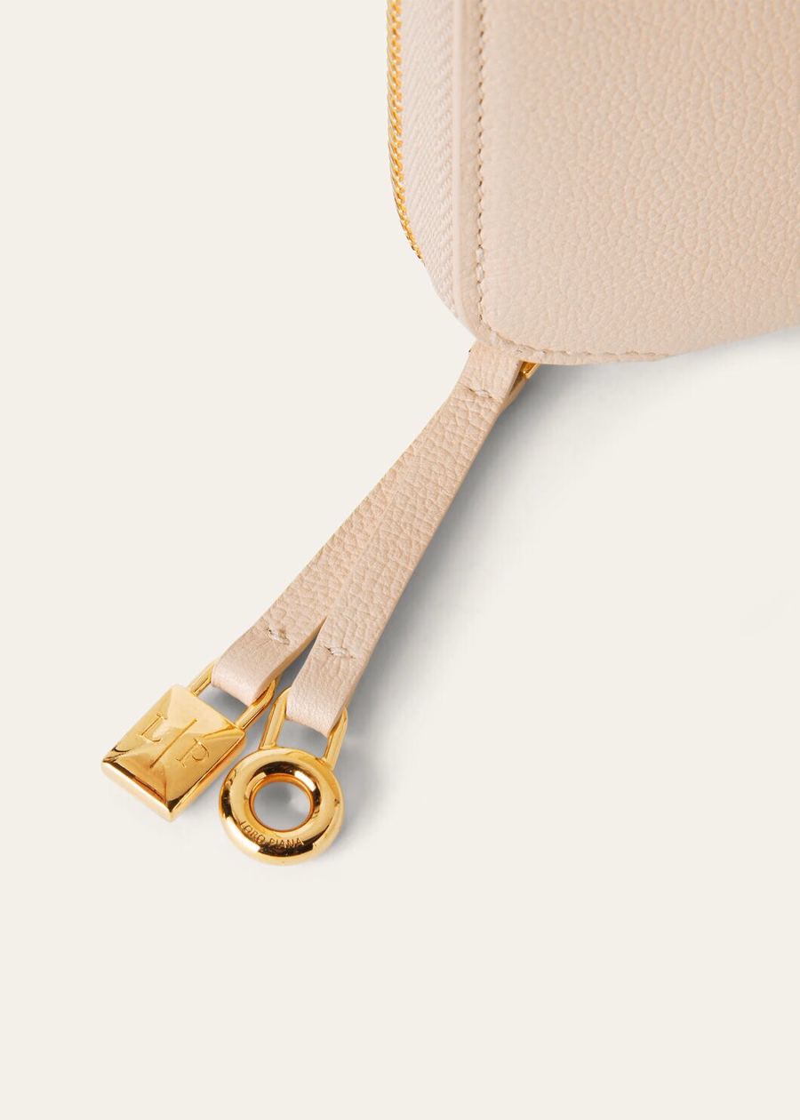 Cartera adicional con cremallera en piel de becerro color crema miel/oro sol.